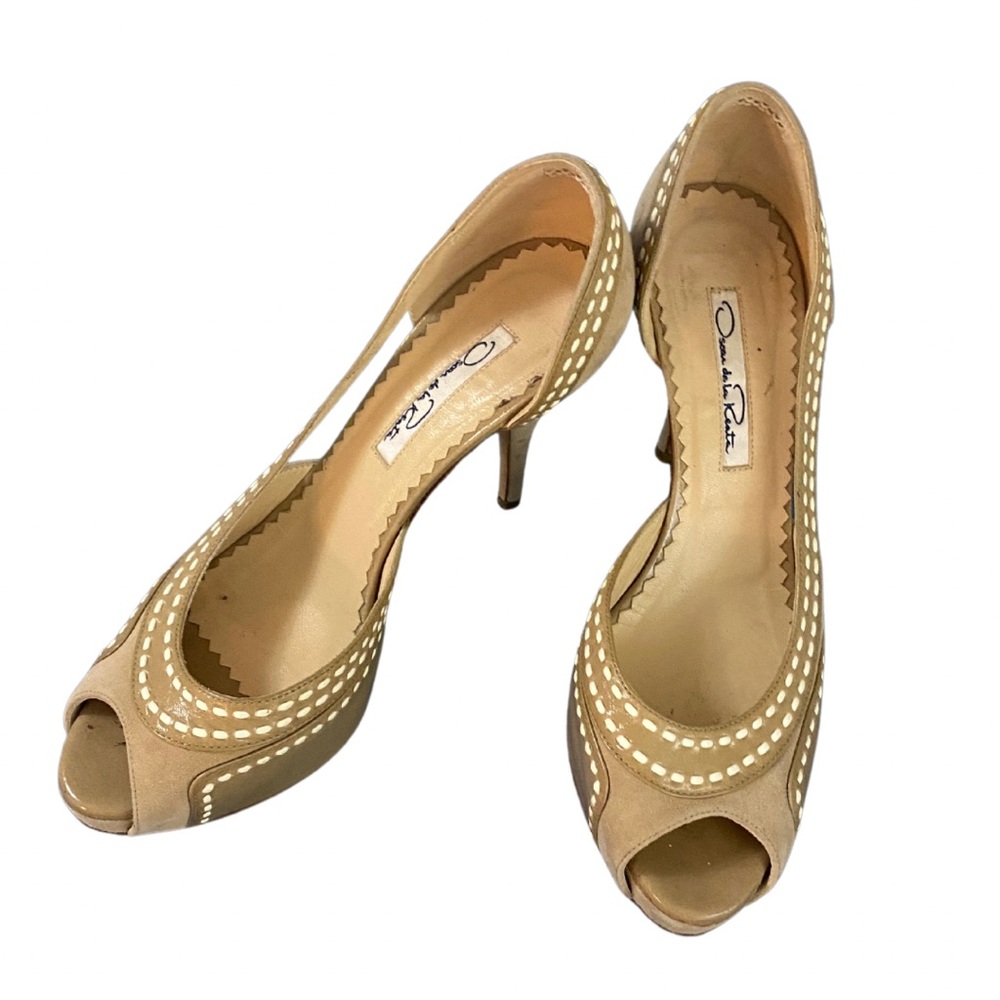 Oscar de la Renta tan suede peep toe pump. Size 36.5